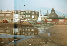 804298 Gezicht op het terrein tussen het Leidseveer, de Knipstraat en de Hoenderstraat (achtergrond) te Utrecht, na de ...